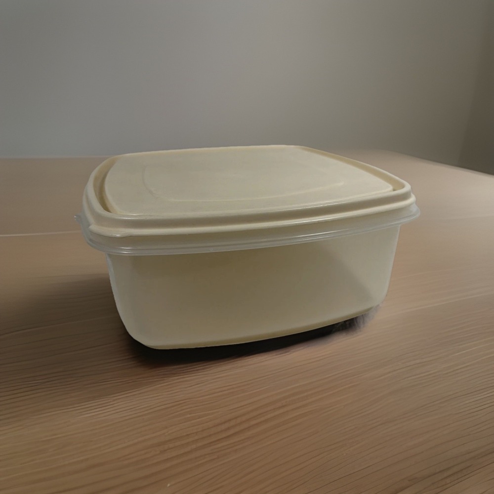 VTG Rubbermaid Servin Saver 19‎ Cup 4.5L Storage Container Square Almond Lid